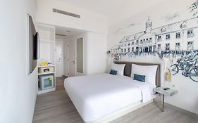 Yello Hotel Harmoni